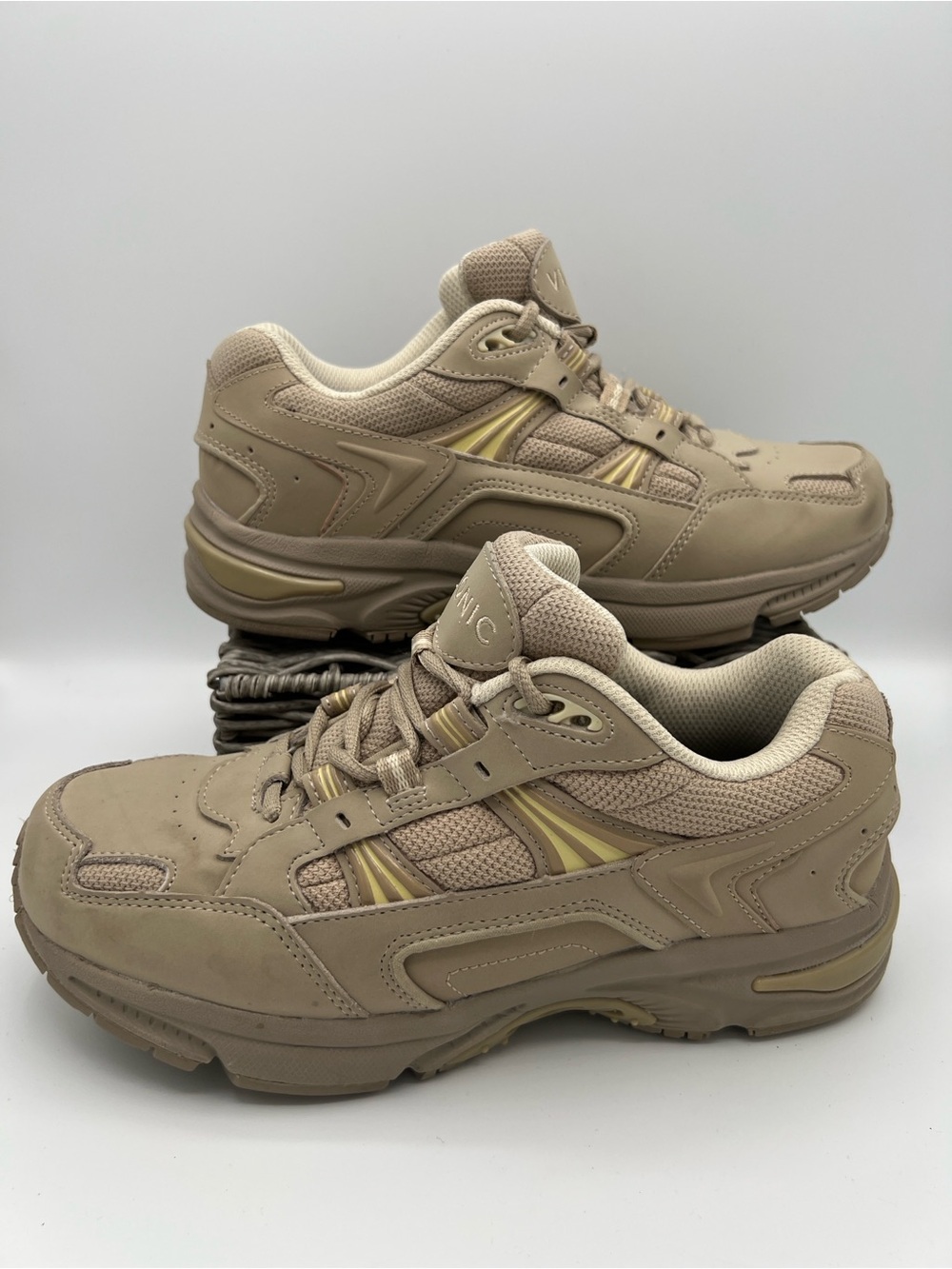 Vionic Walker Classic Taupe Shoes Women's Size 5 W/ Brooks Insoles Size 7
